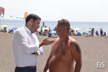 El Ayuntamiento impulsa una nueva campaña de concienciación medioambiental en las playas del municipio (Foto TA)